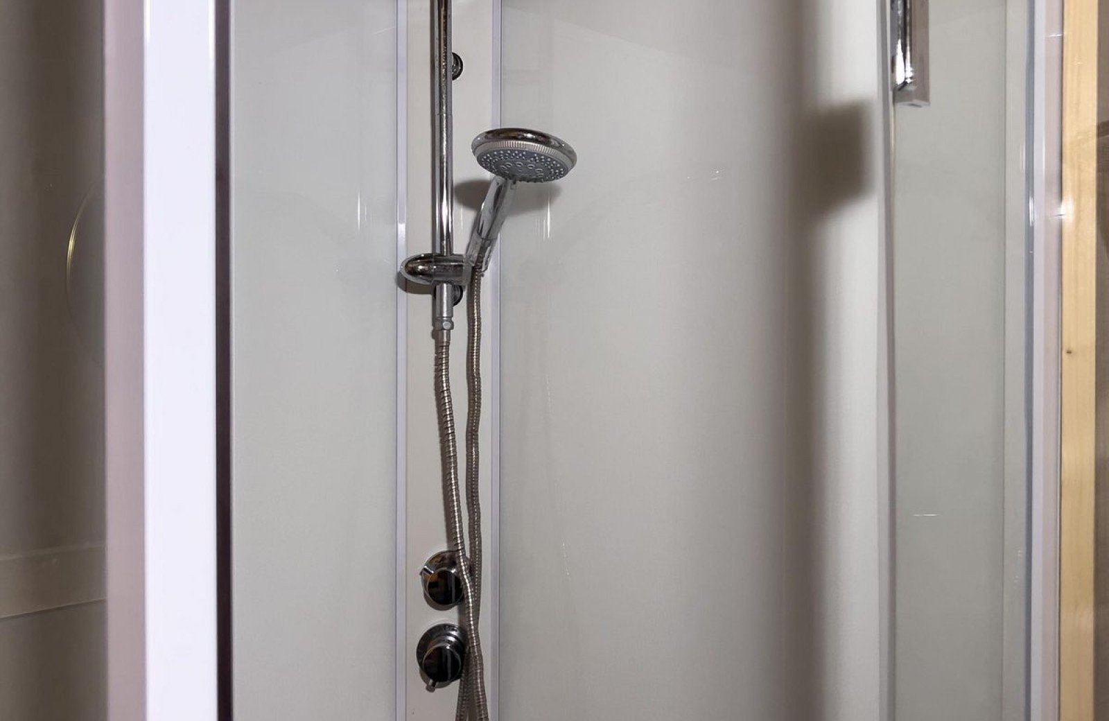 Luxe safaritent met sanitair 6 personen24